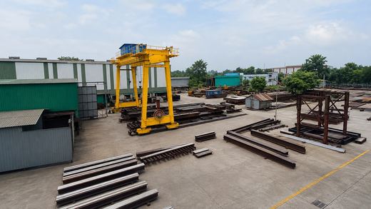 Work yard and gantry crane