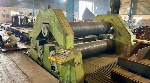 Plate bending machine