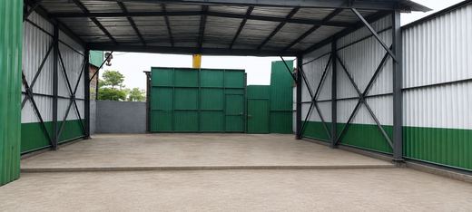 Metalizing and paint area
